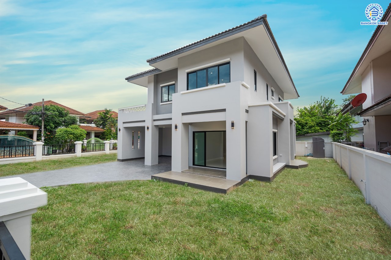 บ้านมือสองตกแต่งใหม่ ม.บ้านชมเพลิน เพชรเกษม หลังมุม เนื้อที่ 122 ตร.ว. ฟังก์ชันครบ 3 ห้องนอน 3 ห้องน้ำ 1 ห้องอเนกประสงค์ 2 ที่จอดรถ บนทำเลศักยภาพ เชื่อมต่อหลายเส้นทาง ใกล้เดอะมอลล์บางแค และรถไฟฟ้าสายสีน้ำเงิน "สถานีหลักสอง" รายล้อมด้วยสิ่งอำนวยความสะดวกครบครัน